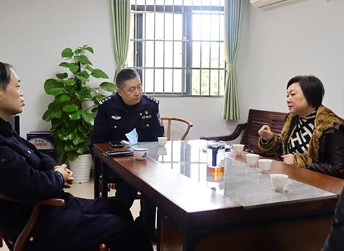 加强党建共建，亲昵警企关系